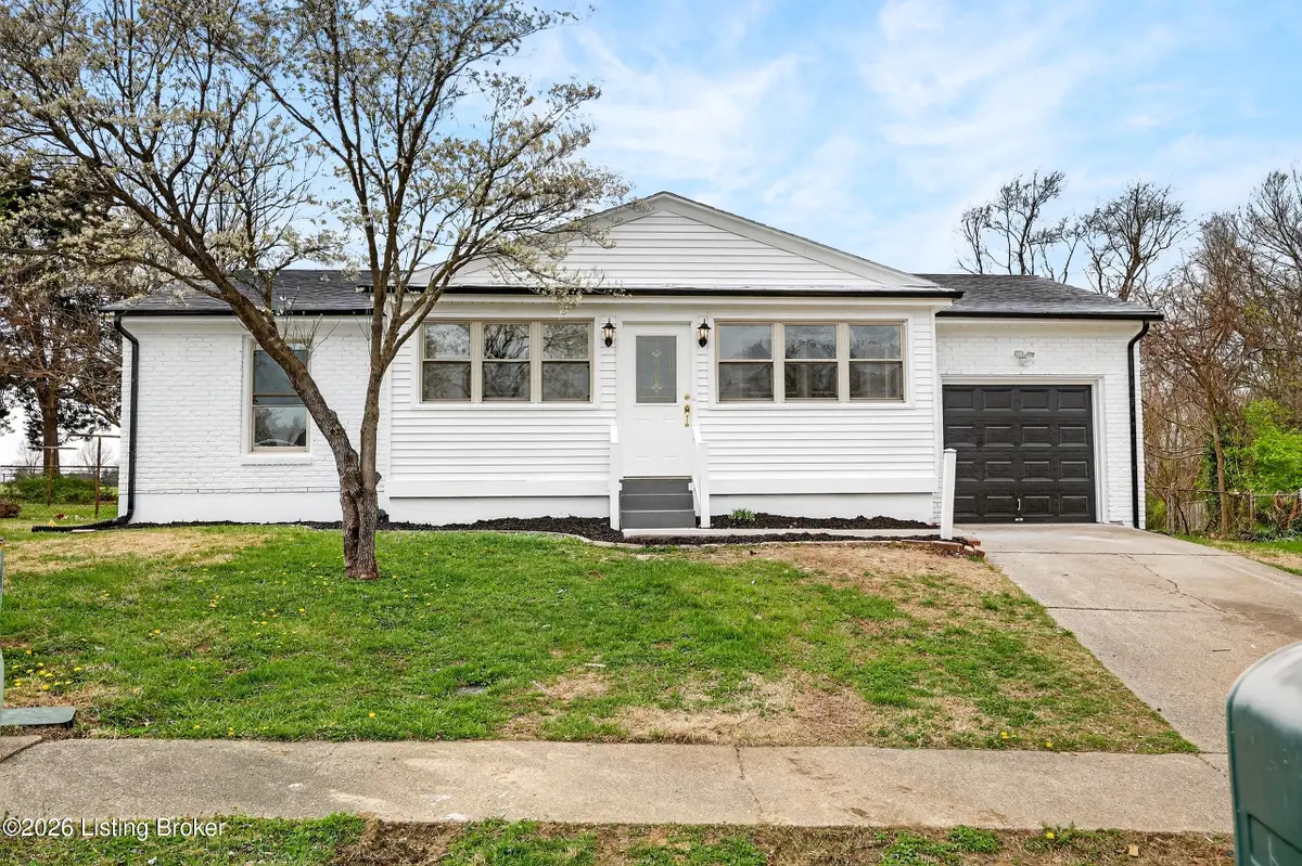 5202 Chasewood Pl, Louisville, KY 40229 - #1