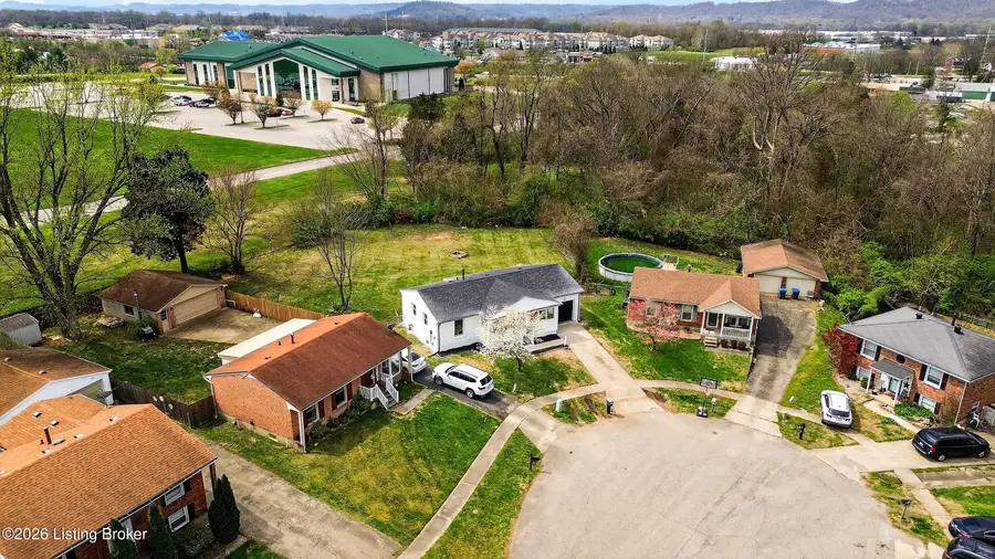 5202 Chasewood Pl, Louisville, KY 40229 - #2