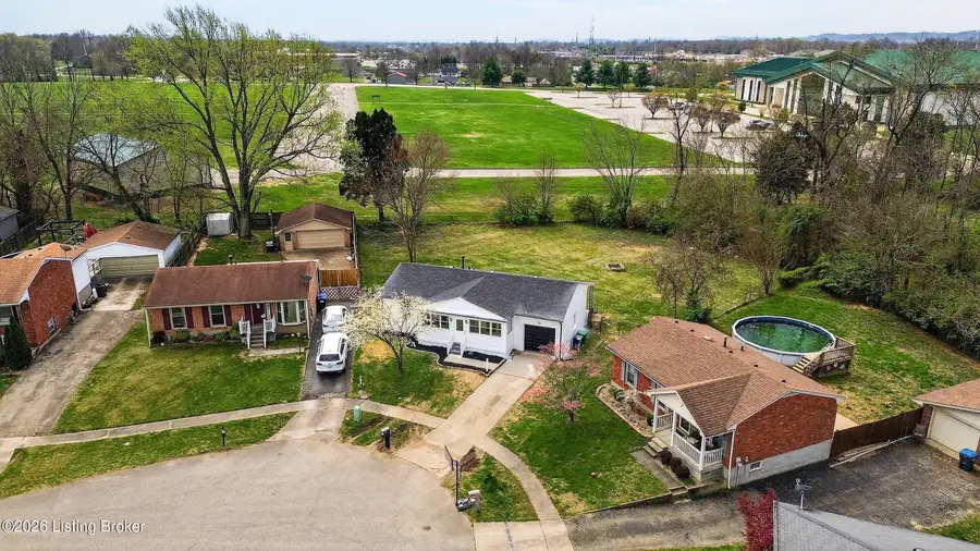 5202 Chasewood Pl, Louisville, KY 40229 - #3