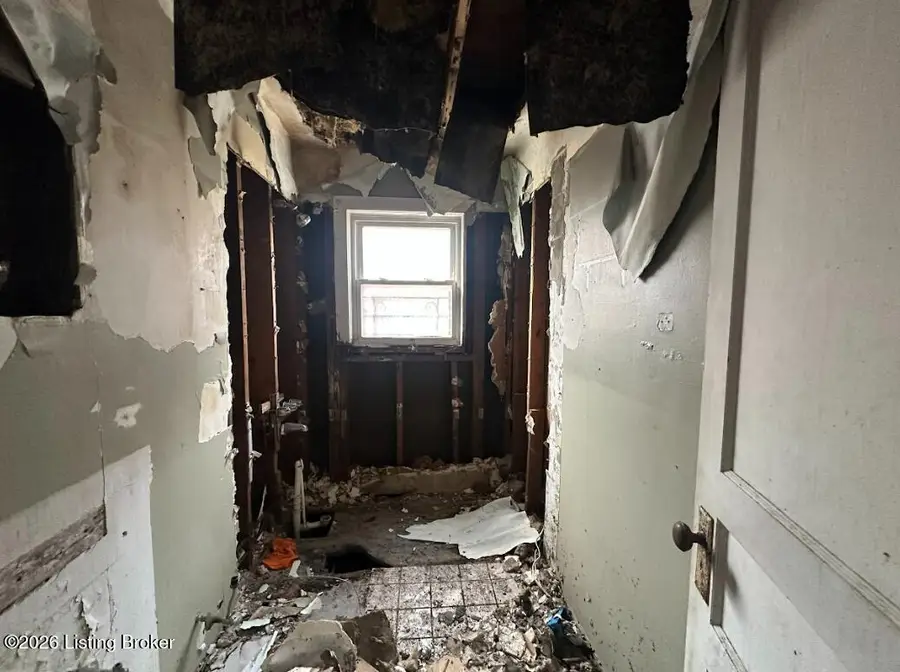 1624 Hemlock Ct, Louisville, KY 40211 - #2