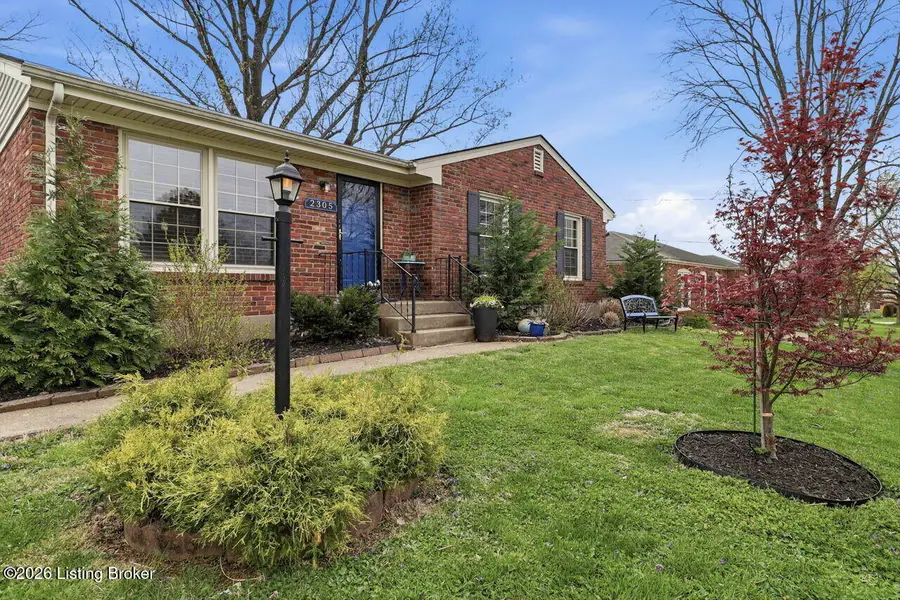 2305 Allegheny Dr, Jeffersontown, KY 40299 - #2