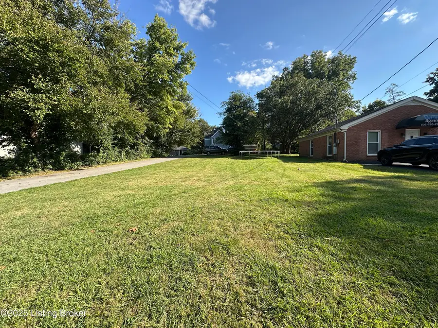 303 E Jefferson St, La Grange, KY 40031 - #3
