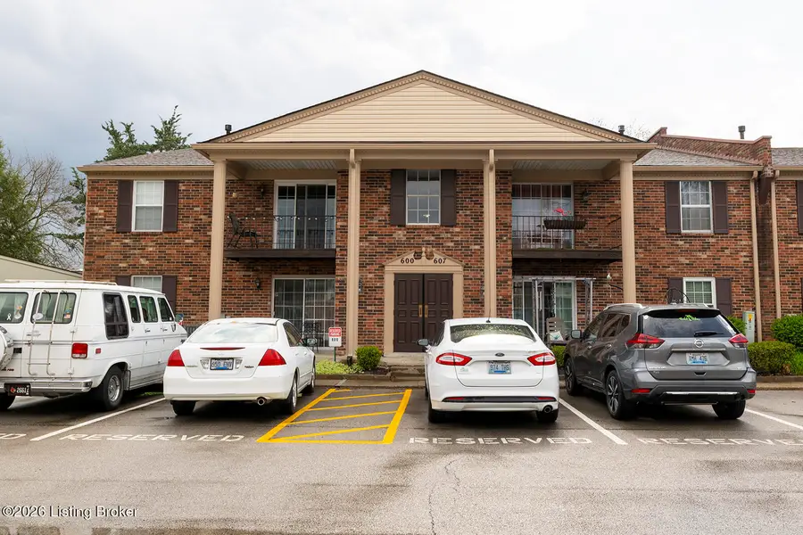 602 Logsdon Ct, Douglass Hills, KY 40243 - #3