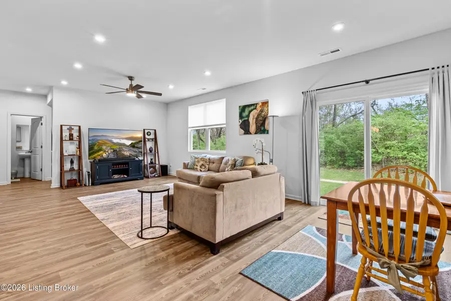 12034 Wooden Trace Dr, Louisville, KY 40229 - #2