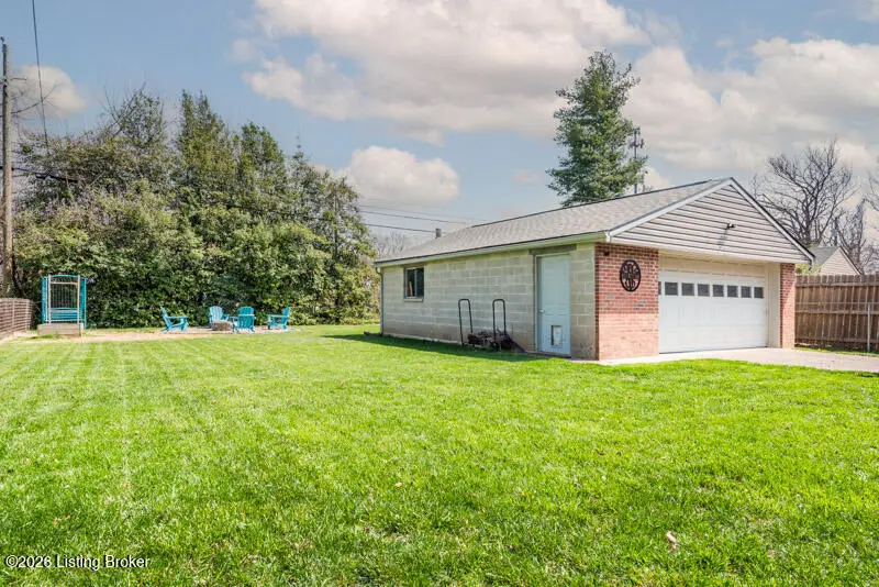 3735 Glenmeade Rd, Louisville, KY 40218 - #2