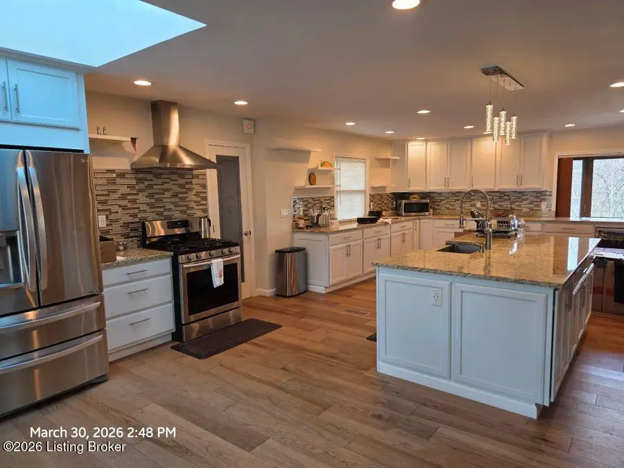 1973 Meadowcreek Dr, Louisville, KY 40218 - #2