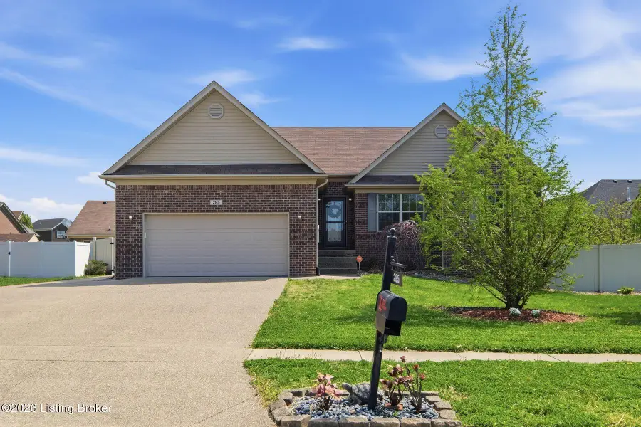 285 Cottonwood Dr, Shepherdsville, KY 40165 - #3