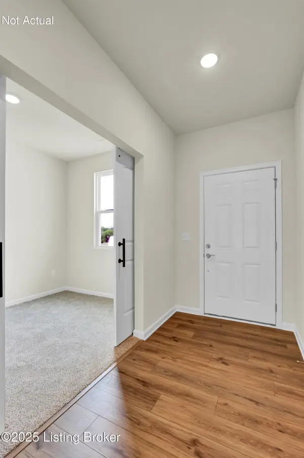 8800 Amaranth Dr, Louisville, KY 40291