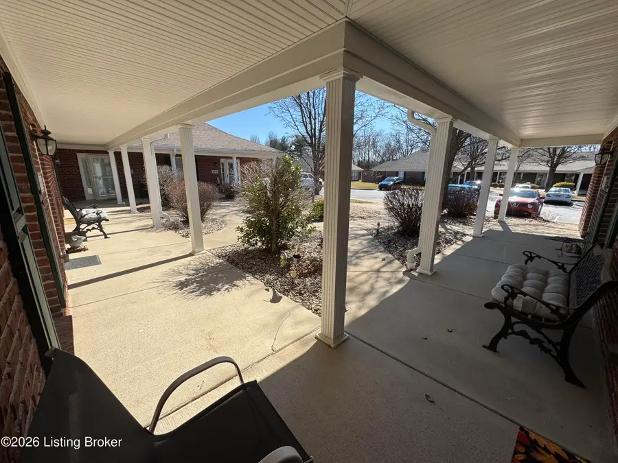 828 Garden Pointe Dr, Simpsonville, KY 40067 - #3