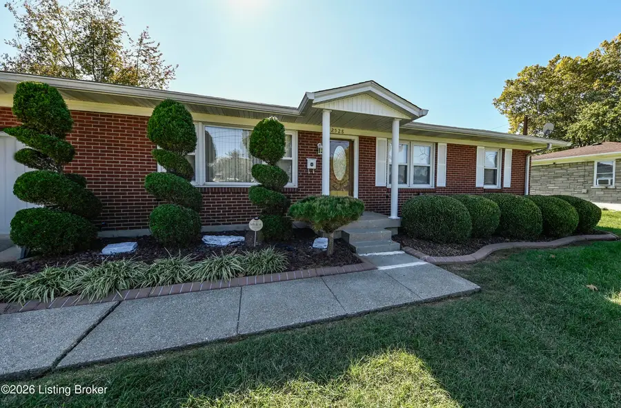 2528 Hampstead Dr, Louisville, KY 40216 - #3