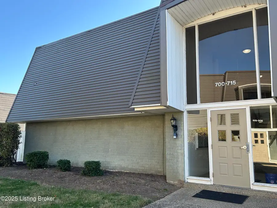 714 La Fontenay Ct, Louisville, KY 40223 - #2