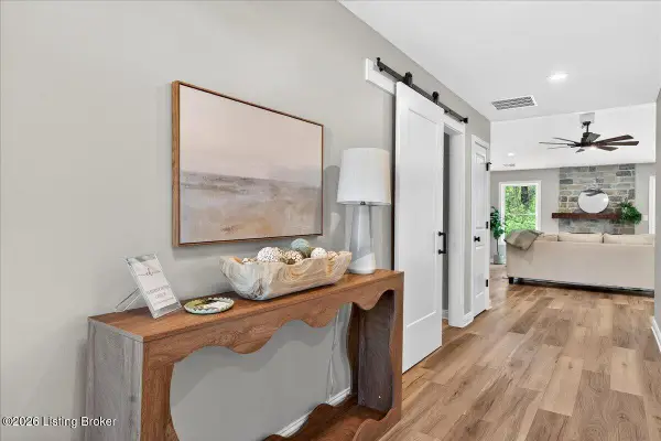 8207 Roseborough Rd, Louisville, KY 40228