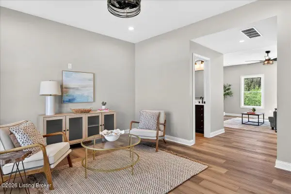 8205 Roseborough Rd, Louisville, KY 40228