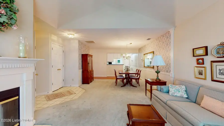 3827 Greenhurst Dr, Louisville, KY 40299 - #3