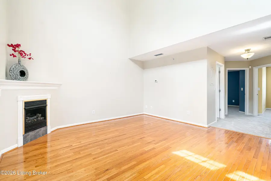 250 Crescent Hill Pl #APT 201, Louisville, KY 40206 - #3
