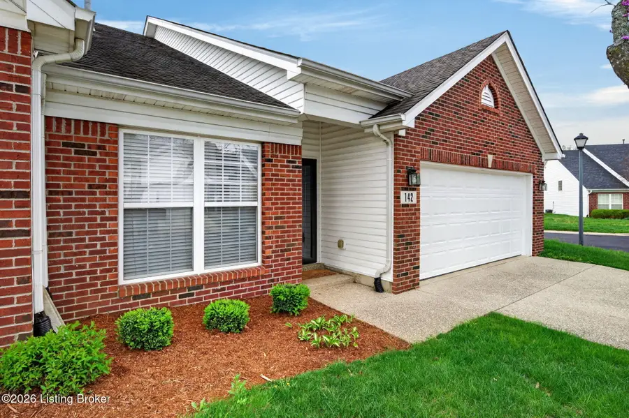 142 Charlton Wynde Dr, Louisville, KY 40245 - #2