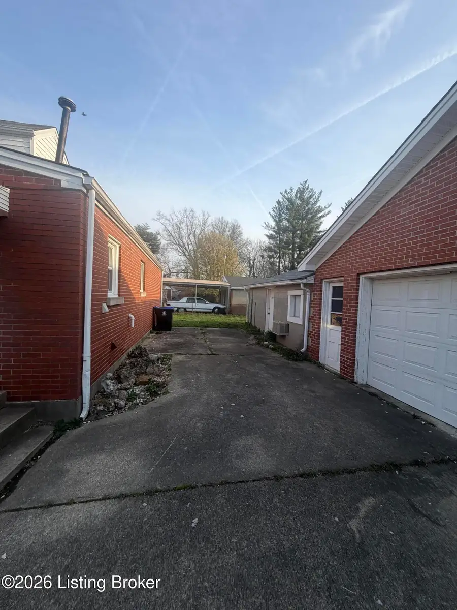 6809 Manslick Rd, Louisville, KY 40214 - #2