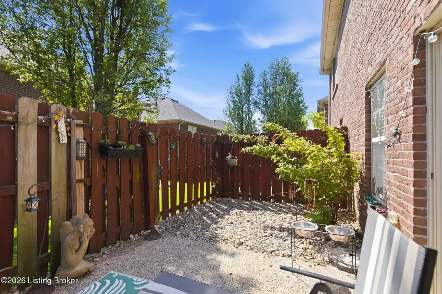 8461 Grand Trevi Dr, Louisville, KY 40228 - #2