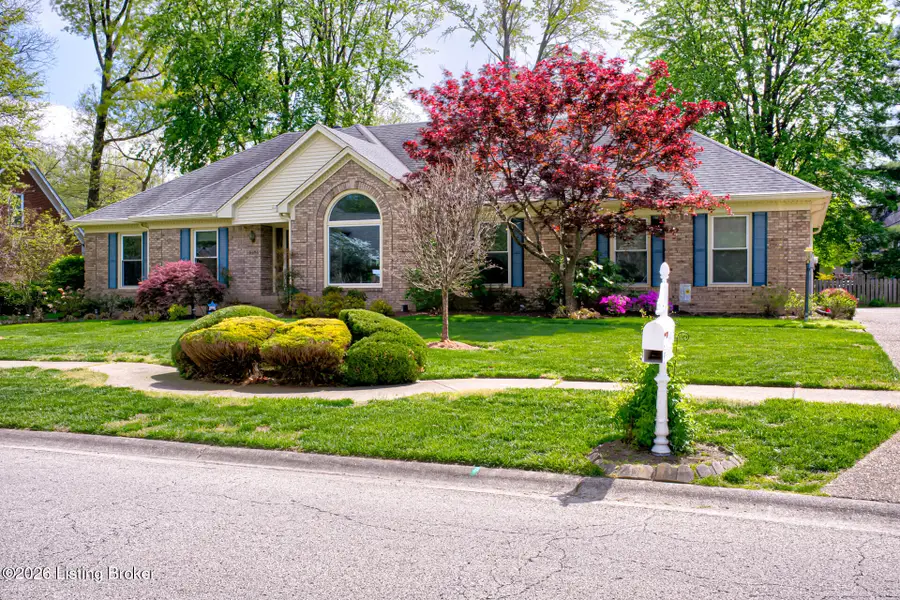 9804 Colonnades Pl, Jeffersontown, KY 40299 - #2