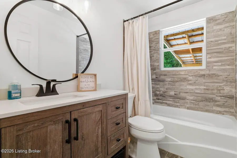 3212 1/2 Huberta Dr, Louisville, KY 40216 - #3