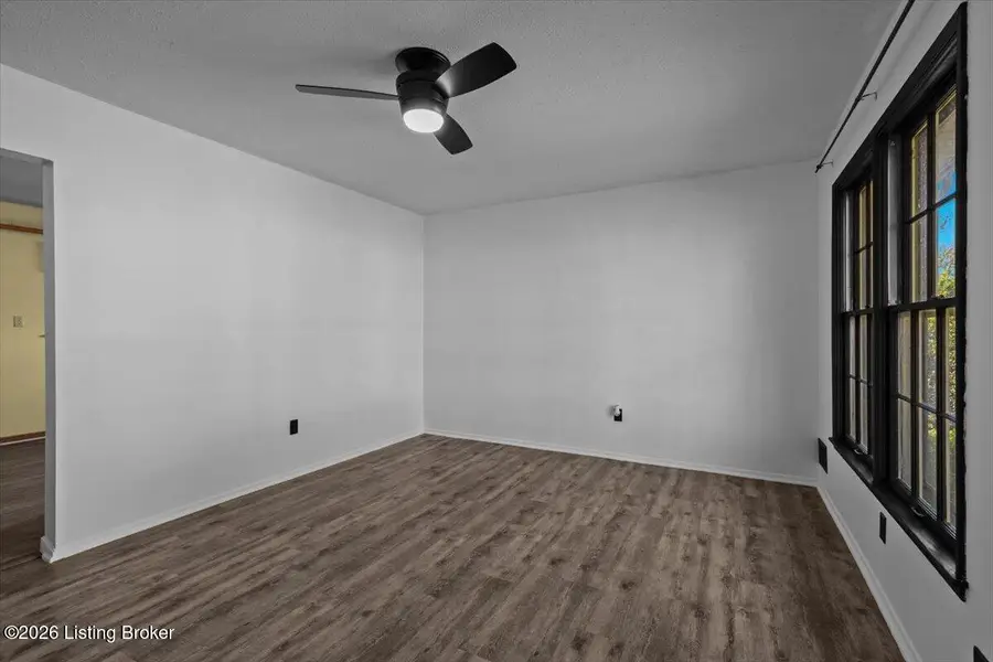 9311 Pagoda Dr, Louisville, KY 40229 - #3