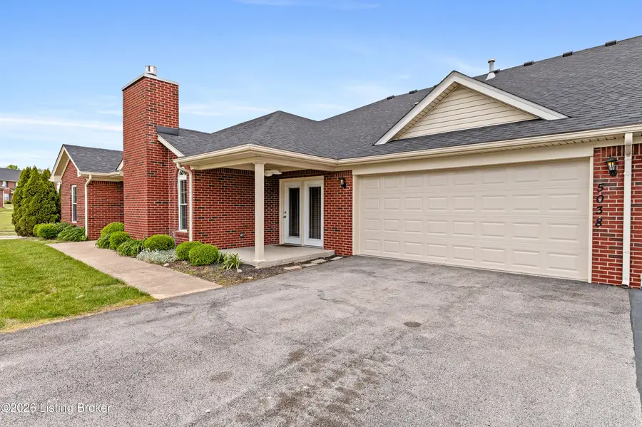 5038 Woodridge Lake Blvd, Louisville, KY 40272 - #2