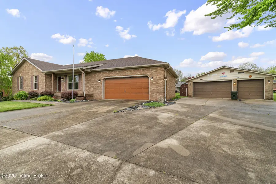 136 Harding Dr, Mount Washington, KY 40047 - #2