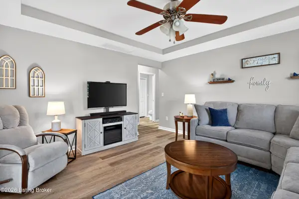 864 Garden Pointe Dr, Simpsonville, KY 40067