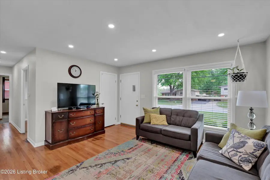 3812 Klondike Ln, Louisville, KY 40218 - #2