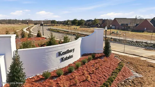 28 Littlecote Ln, Louisville, KY 40245