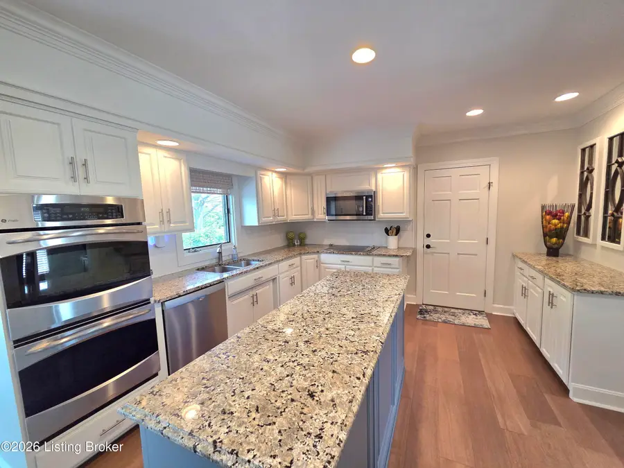 502 Lake Forest Pkwy, Louisville, KY 40245 - #3