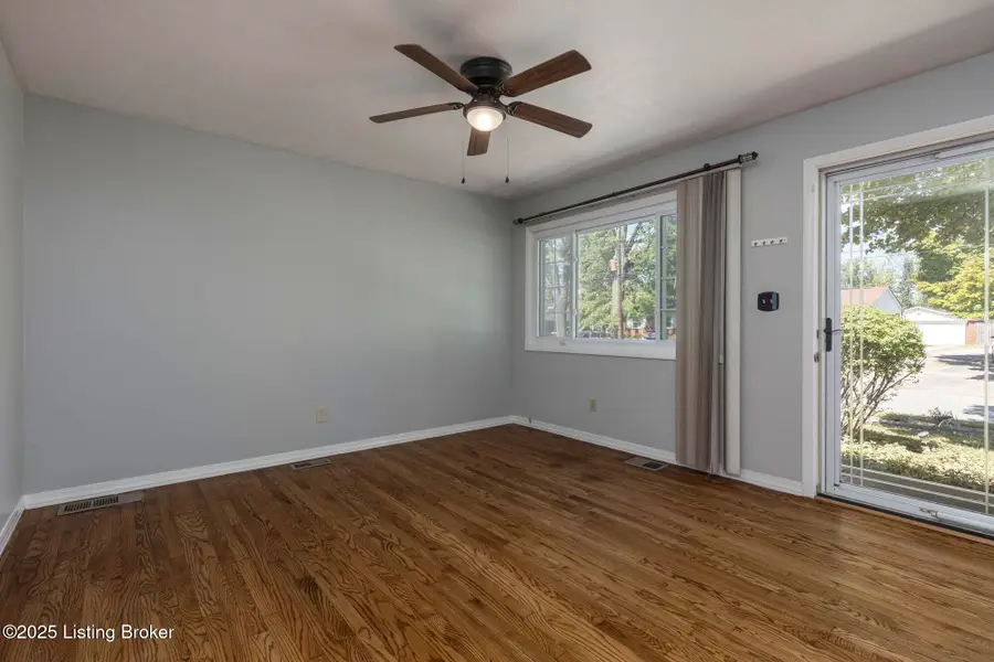 8016 Edsel Ln, Louisville, KY 40291 - #2