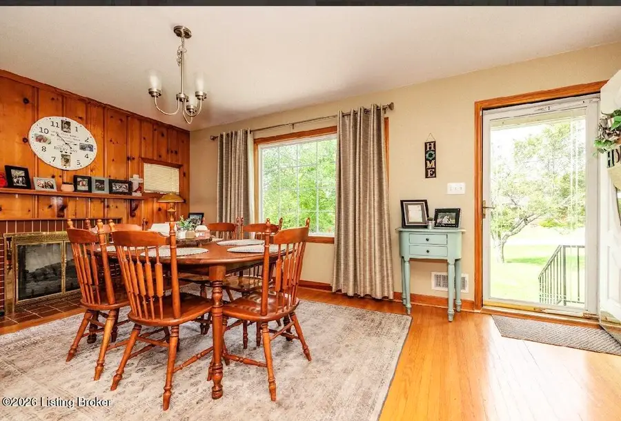 1082 Forrest View Dr, Louisville, KY 40219 - #2