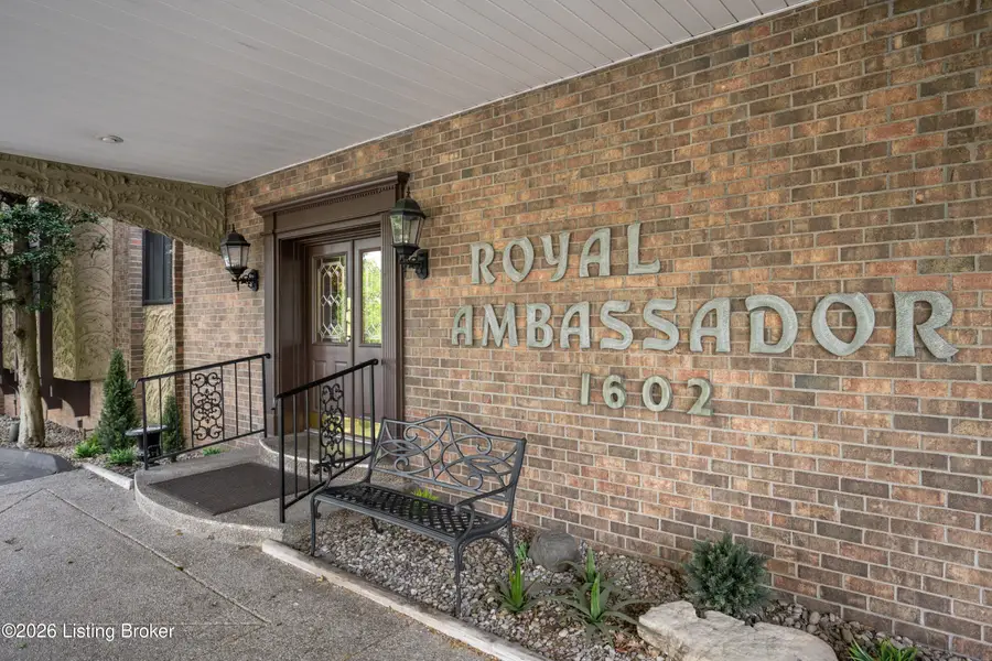 1602 Gardiner Ln #APT 120, Louisville, KY 40205 - #2