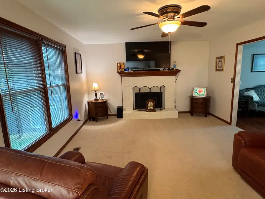 613 Darnay Pl, Louisville, KY 40245 - #2