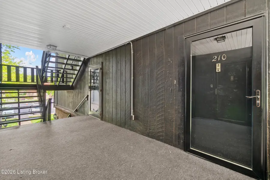3505 Lodge Ln #APT 210, Louisville, KY 40218 - #2