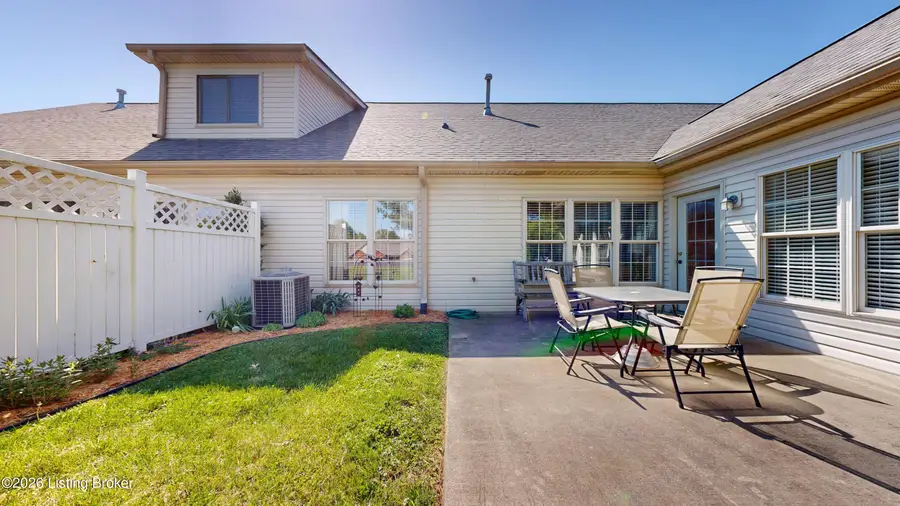 2122 Pickwick Dr, New Albany, IN 47150 - #2