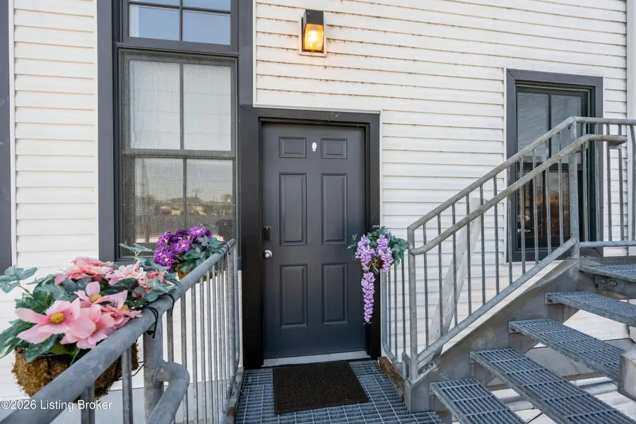 240 Spring St #B, Jeffersonville, IN 47130 - #3