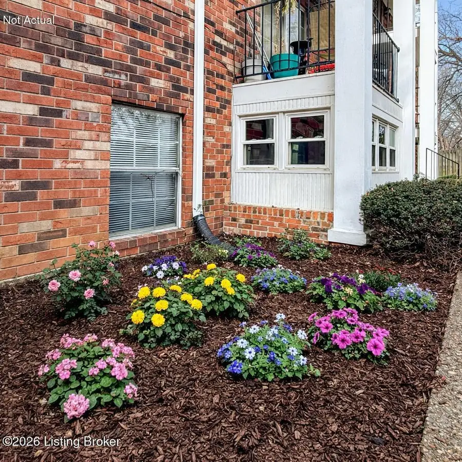 3312 Colonial Manor Cir #UNIT 1B, Louisville, KY 40218 - #2