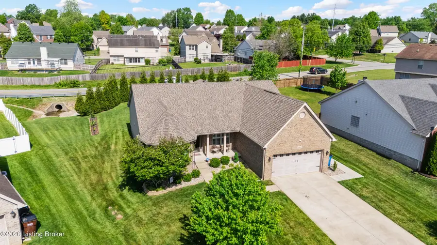 8504 Pathfinder Ct, Louisville, KY 40291 - #2