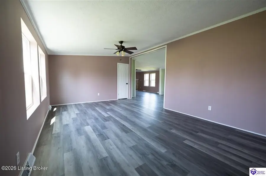 55 Country Ct, Vine Grove, KY 40175 - #3