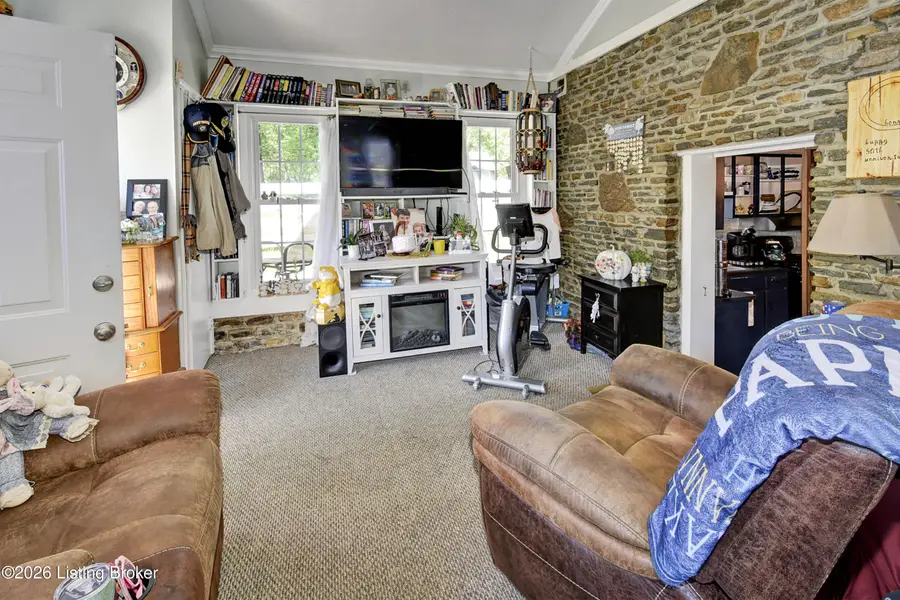 5217 Maple Spring Dr, Louisville, KY 40229 - #2