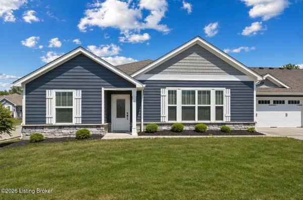 5022 Woodridge Lake Blvd, Louisville, KY 40272