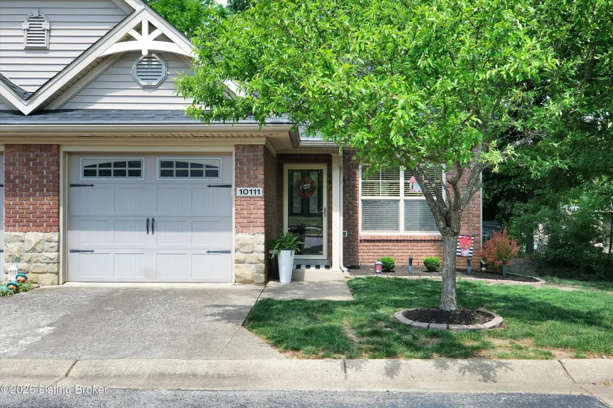 10111 Spruce Grove Dr, Jeffersontown, KY 40299 - #1