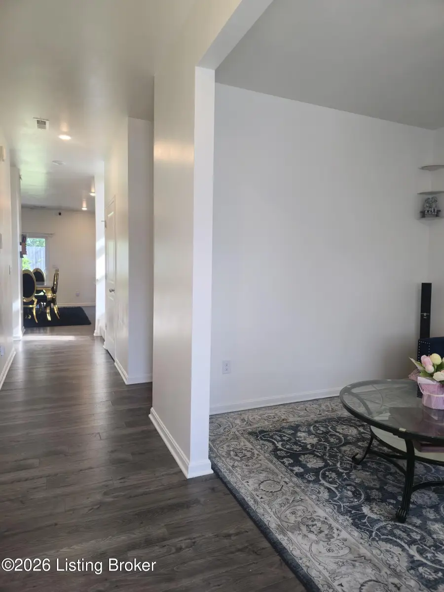 8017 Cedar Meadows Ln, Louisville, KY 40229 - #3