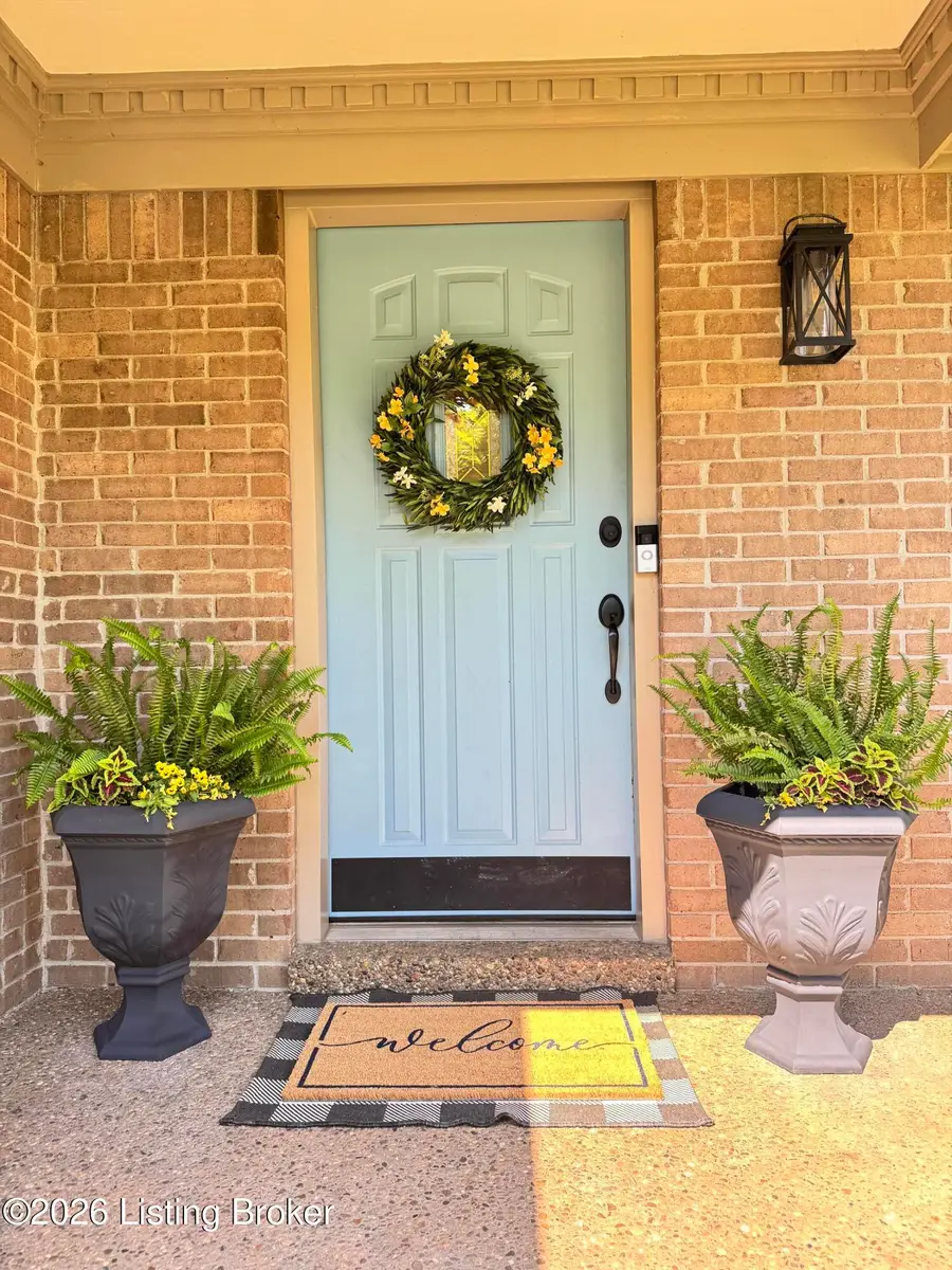 4022 Saratoga Woods Dr, Louisville, KY 40299 - #3