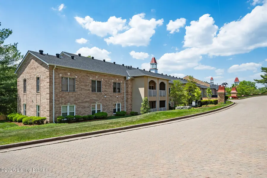 5601 Coach Gate Wynde #APT 34, Louisville, KY 40207 - #3