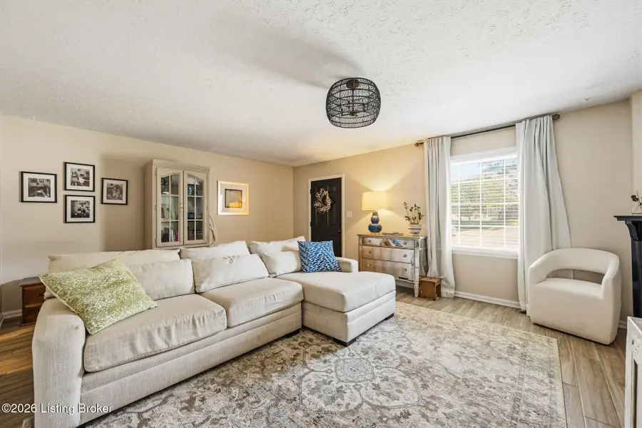 10755 Colonial Woods Ct, Louisville, KY 40223 - #2