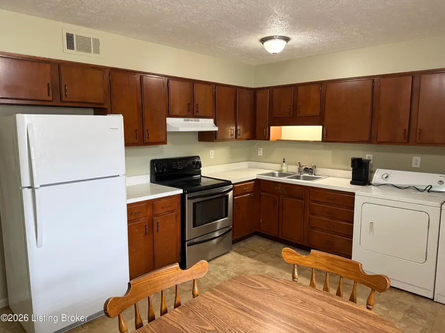 3713 Arcadia Ct, Louisville, KY 40229 - #3