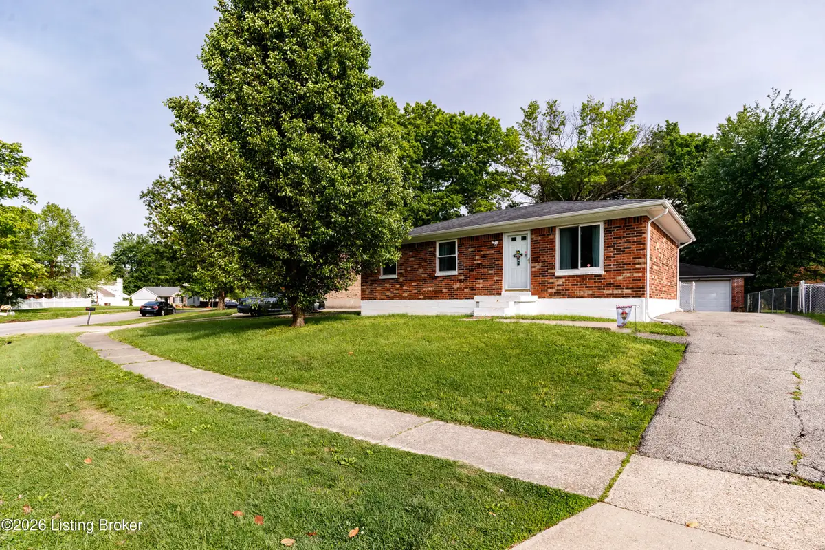 5904 Carmelwood Dr, Louisville, KY 40229 - #1